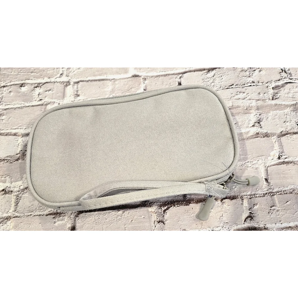 Unbranded tech organizer